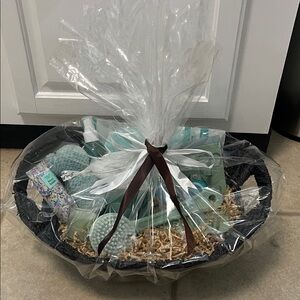 Elegant Spa Gift Basket with Blue Accents